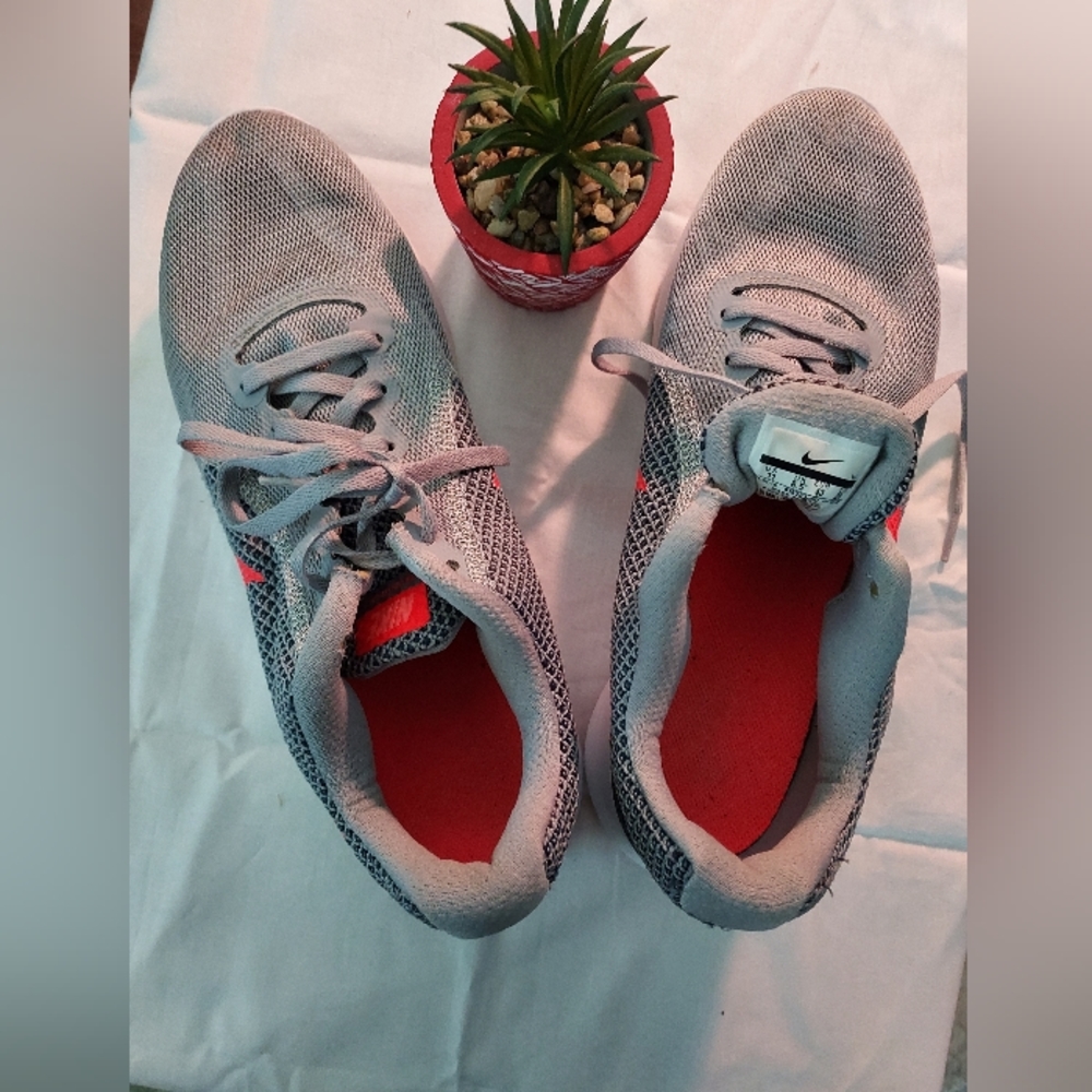 Nike Revolution 3 sneakers